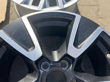 Laden Sie das Bild in den Galerie-Viewer, 1x Alufelge 17 Zoll 7.0&quot; 5x110 40ET 735602471 Fiat 500x Rim Wheel