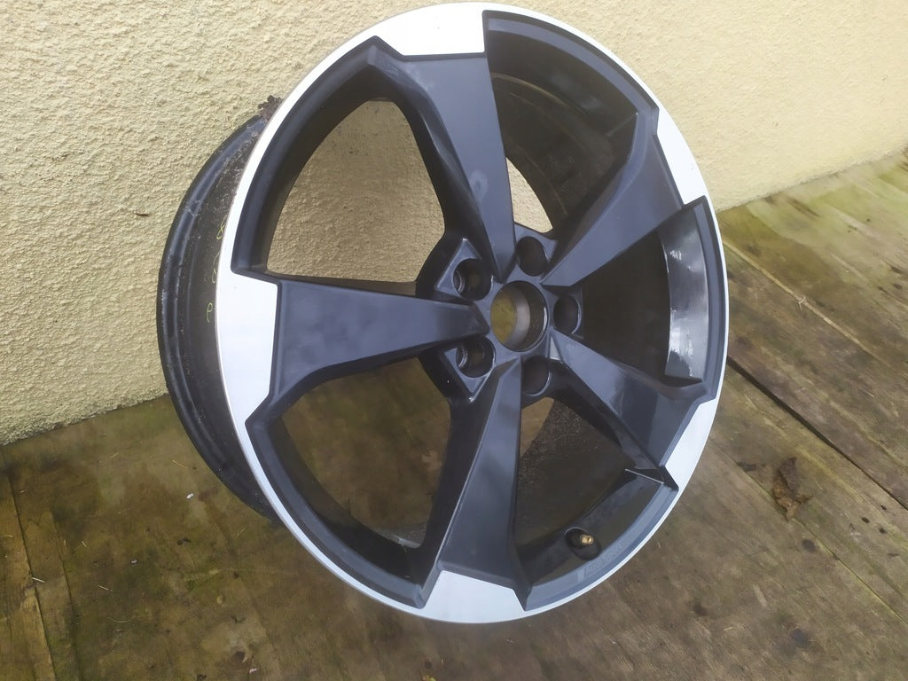 1x Alufelge 19 Zoll 8.0" 5x112 45ET Glanz Silber 81A601025 Audi Q2 Rim Wheel FEL6911711201jm
