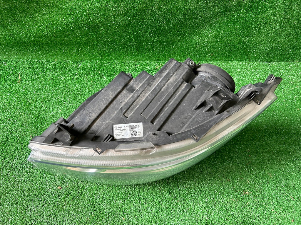 Frontscheinwerfer Mercedes-Benz Sprinter A9109060000 Links Headlight