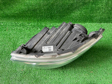 Laden Sie das Bild in den Galerie-Viewer, Frontscheinwerfer Mercedes-Benz Sprinter A9109060000 Links Headlight