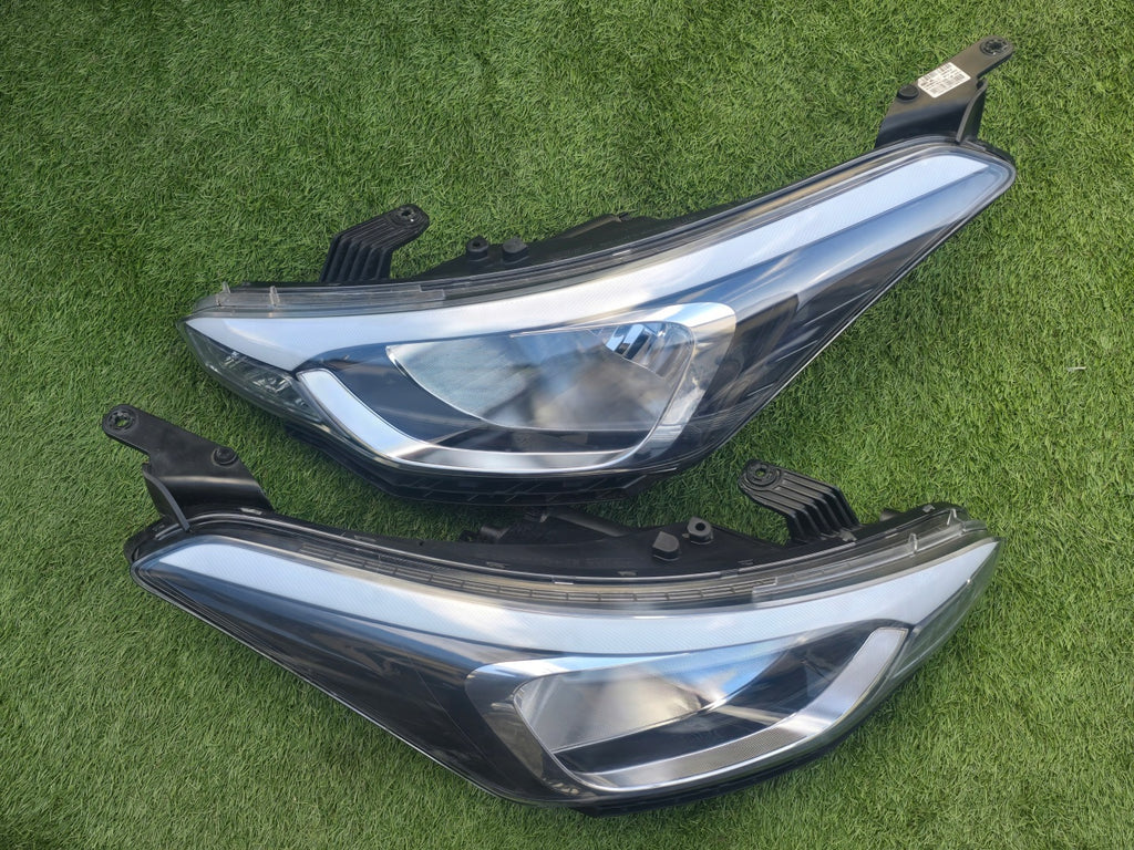 Frontscheinwerfer Hyundai I20 Ein Satz Scheinwerfer Headlight SCH5999096955nm