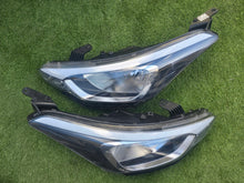 Load image into Gallery viewer, Frontscheinwerfer Hyundai I20 Ein Satz Scheinwerfer Headlight SCH5999096955nm
