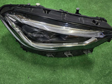 Laden Sie das Bild in den Galerie-Viewer, Frontscheinwerfer Mercedes-Benz W247 A2479067001 Full LED Rechts Headlight SCH7871852735yn