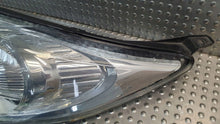 Laden Sie das Bild in den Galerie-Viewer, Frontscheinwerfer Ford Fiesta 8A61-13W030-CE Links Scheinwerfer Headlight SCH3210050748eo