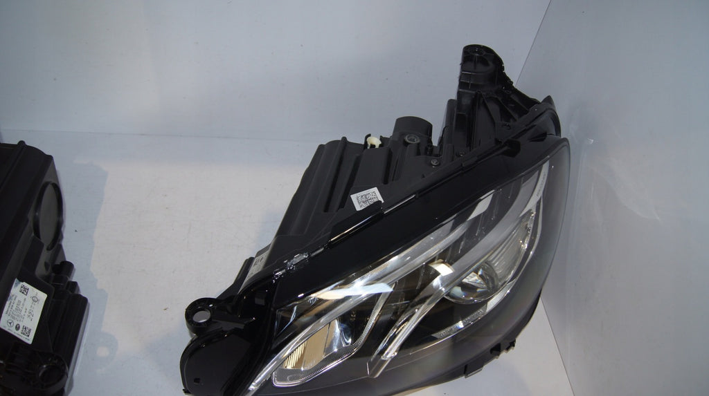 Frontscheinwerfer Mercedes-Benz A2139067706A2139067806 LED Rechts oder Links