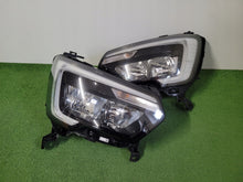 Load image into Gallery viewer, Frontscheinwerfer Renault Master 260105567R LED Ein Stück (Rechts oder Links) SCH3621579846un