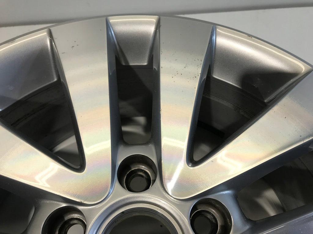 1x Alufelge 17 Zoll 7.0" 5x112 54ET Glanz Silber 5K0601025 VW Golf Rim Wheel