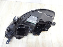 Laden Sie das Bild in den Galerie-Viewer, Frontscheinwerfer Opel Zafira A Vivaro 9832836480-00 Xenon Rechts Headlight