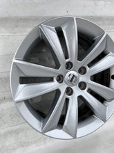Laden Sie das Bild in den Galerie-Viewer, 1x Alufelge 17 Zoll 7.0&quot; 5x108 40 5ET Glanz Silber 31471309 Volvo S60 V60
