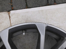 Laden Sie das Bild in den Galerie-Viewer, 1x Alufelge 17 Zoll 7.5" 5x112 30ET Glanz Silber 6883518 BMW 3 G21 G20 Rim Wheel FEL2679687239zo