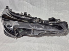 Laden Sie das Bild in den Galerie-Viewer, Frontscheinwerfer Toyota Corolla 81110-02S60 LED Rechts Scheinwerfer Headlight SCH4159644313gg