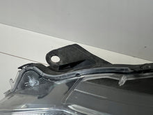 Load image into Gallery viewer, Frontscheinwerfer Toyota Yaris Links Scheinwerfer Headlight