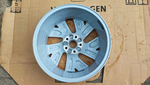 Load image into Gallery viewer, 1x Alufelge 17 Zoll 6.5&quot; 5x112 46ET 5H0601025B VW Golf Viii Rim Wheel