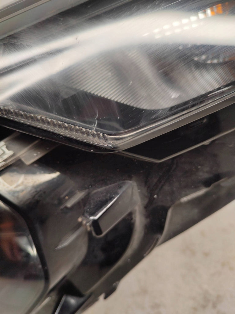 Frontscheinwerfer Ford Courier R2X613W030CF Links Scheinwerfer Headlight SCH8841390522je