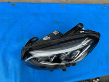 Laden Sie das Bild in den Galerie-Viewer, Frontscheinwerfer Mercedes-Benz A2469066901 LED Ein Stück (Rechts oder Links) SCH4578006127he