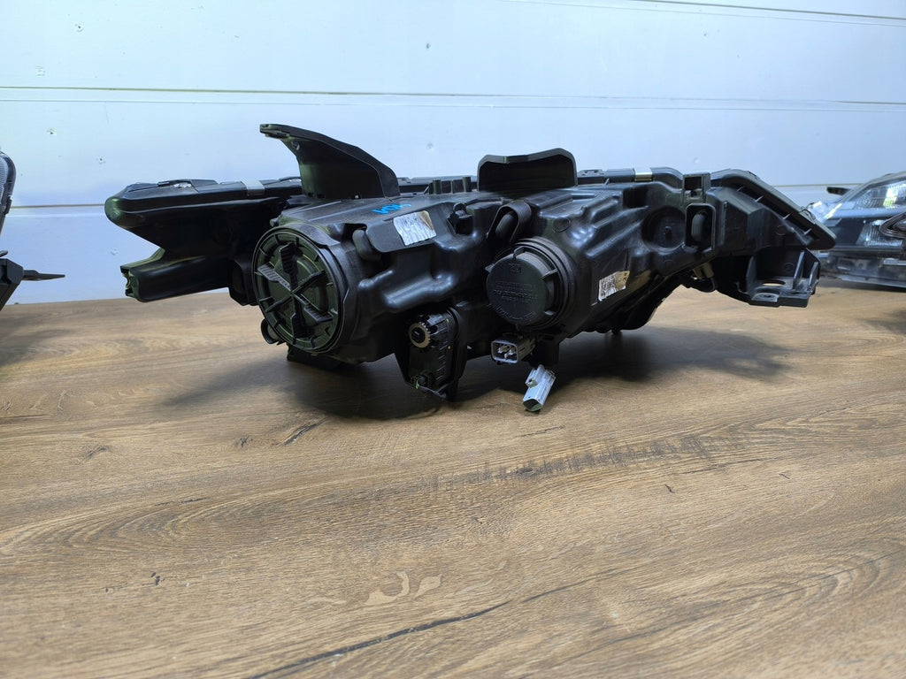 Frontscheinwerfer Mitsubishi Outlander III ECM921-22A10 Links Headlight