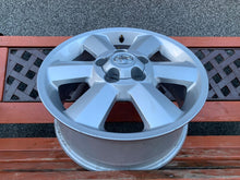 Load image into Gallery viewer, 1x Alufelge 16 Zoll 6.5" 5x114.3 45ET Glanz Silber PZ406-X2671-ZC Toyota FEL2359330950bb