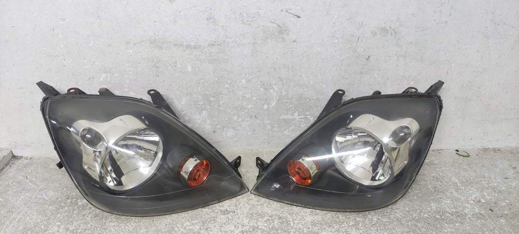 Frontscheinwerfer Ford Fiesta 0301224303 0301224302 Rechts oder Links