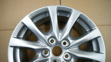 Load image into Gallery viewer, 1x Alufelge 17 Zoll 7.5" 5x114.3 50ET Glanz Silber 9965077570 Mazda 5 I FEL8304867887fc
