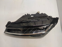 Laden Sie das Bild in den Galerie-Viewer, Frontscheinwerfer Skoda Superb III 3V1941015D Full LED Rechts oder Links