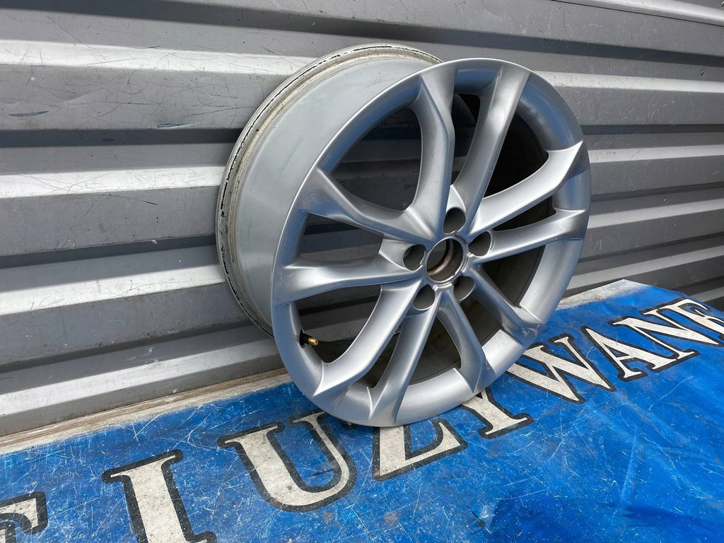 1x Alufelge 18 Zoll 8V0601025R Audi A3 Rim Wheel