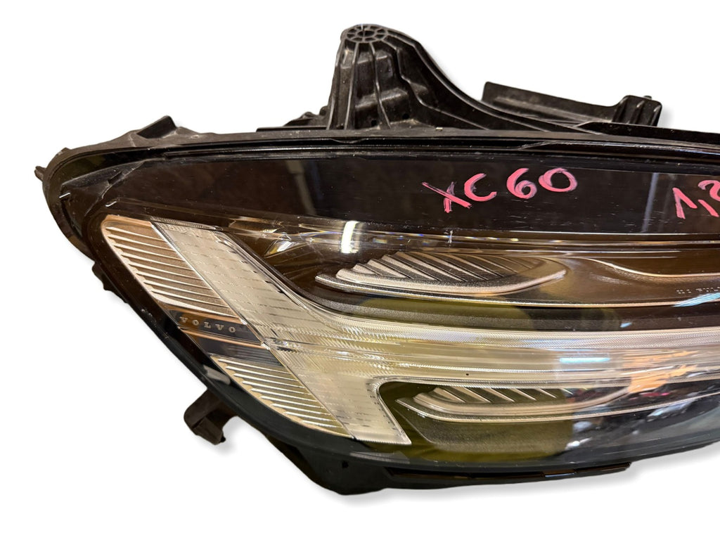Frontscheinwerfer Volvo Xc60 CUN218 Rechts Scheinwerfer Headlight SCH3315891516nz