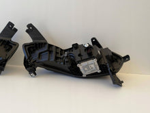 Laden Sie das Bild in den Galerie-Viewer, Frontscheinwerfer Renault Megane E-Tech 260605490R 260103279R Vorderseite SCH2039778056og