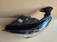 Laden Sie das Bild in den Galerie-Viewer, Frontscheinwerfer Opel Corsa F 39162648 Rechts Scheinwerfer Headlight SCH3105432472of