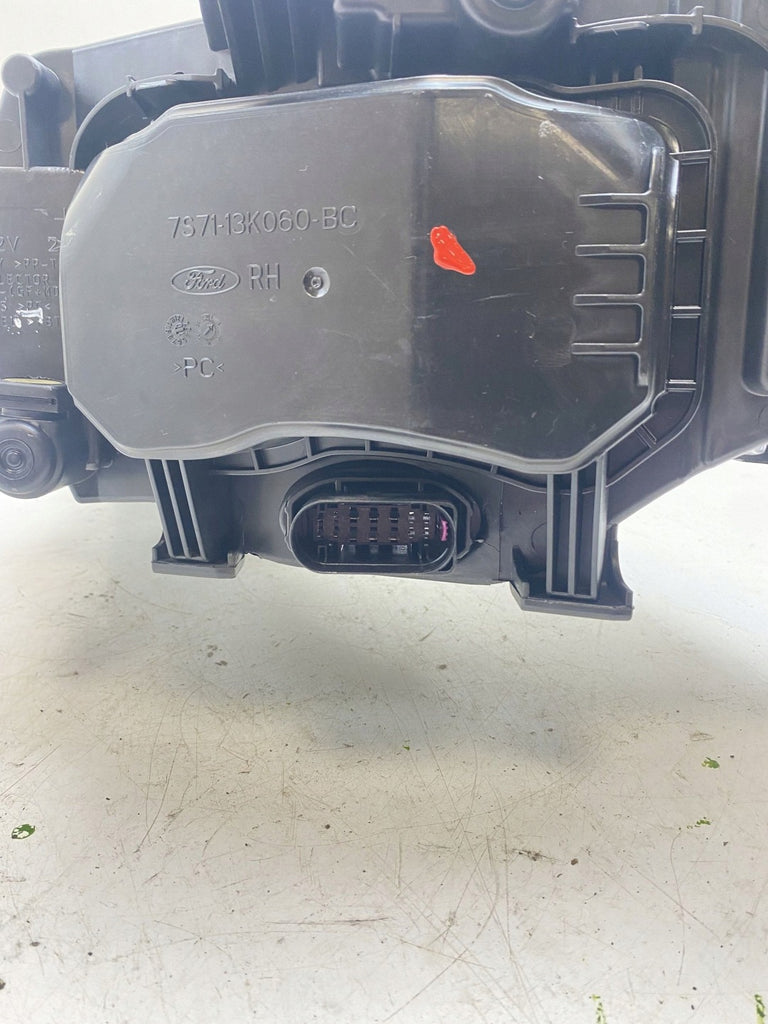 Frontscheinwerfer Ford Mondeo 1136477R Rechts Scheinwerfer Headlight SCH8584786835zu
