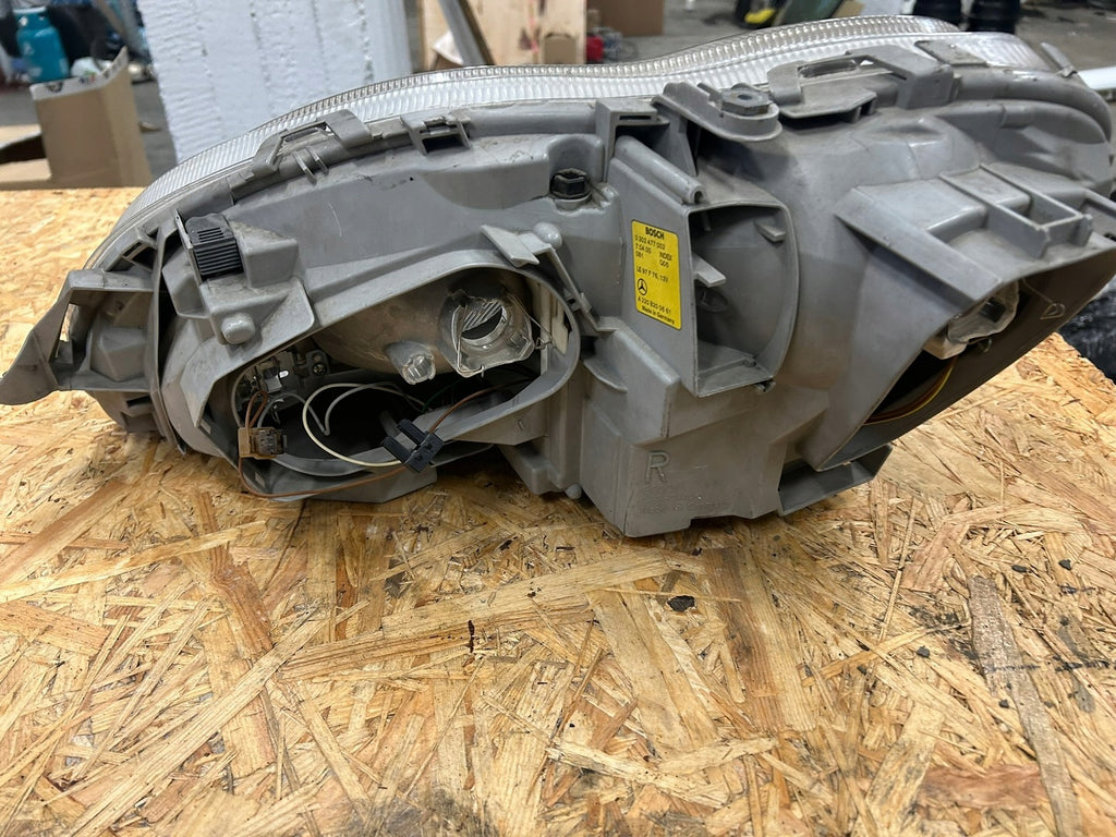 Frontscheinwerfer Mercedes-Benz W220 A2208200661 Rechts Scheinwerfer Headlight SCH8026616300pc