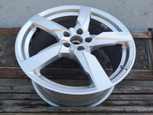 Laden Sie das Bild in den Galerie-Viewer, 1x Alufelge 19 Zoll 9.0&quot; 5x112 52ET Glanz Silber 8S0601025 Audi Tt Rim Wheel