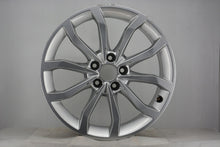 Load image into Gallery viewer, 1x Alufelge 18 Zoll 7.5&quot; 5x112 39ET Glanz Silber 8W0601025 Audi Rim Wheel