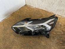 Laden Sie das Bild in den Galerie-Viewer, Frontscheinwerfer Dacia Sandero III 260607219R Links Scheinwerfer Headlight SCH7891658148vl