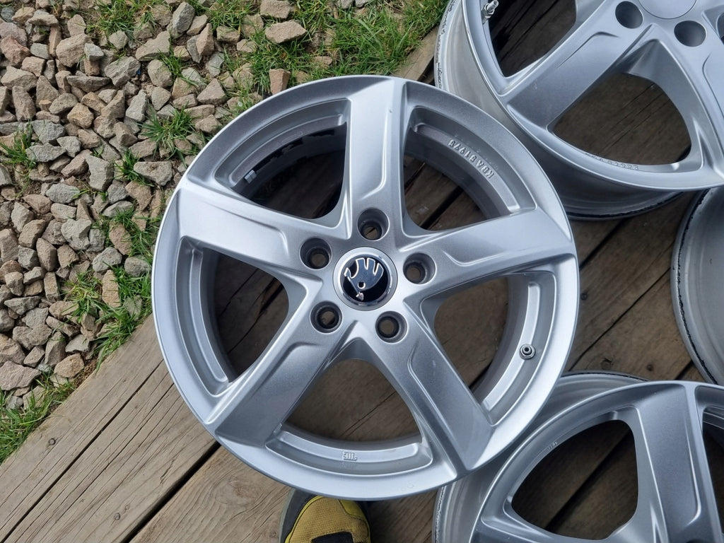4x Alufelge 16 Zoll 6.5" 5x112 46ET Glanz KBA51975 VW Golf Rim Wheel FEL9944229779kg