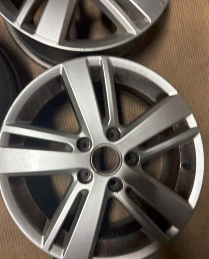 1x Alufelge 16 Zoll 6.5" 5x112 50ET Glanz Silber 5K0601025AH VW Golf Rim Wheel FEL9698407884kp