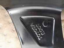 Laden Sie das Bild in den Galerie-Viewer, 1x Alufelge 17 Zoll 5.0&quot; 4x100 40ET Glanz Schwarz PW457-0H015 Toyota Rim Wheel