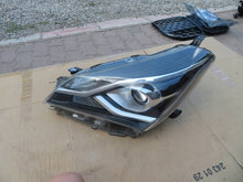 Load image into Gallery viewer, Frontscheinwerfer Toyota Yaris A81170-0DJ90 Links Scheinwerfer Headlight SCH8718729579qe