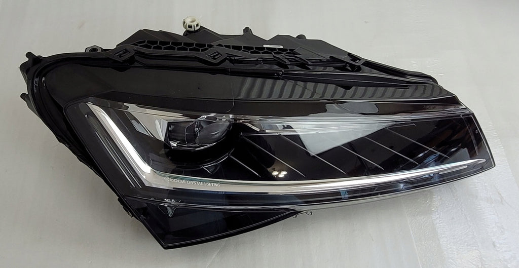 Frontscheinwerfer Skoda Superb III 3V1941016E Rechts Scheinwerfer Headlight