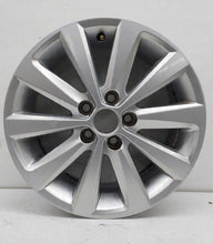 Laden Sie das Bild in den Galerie-Viewer, 1x Alufelge 15 Zoll 6.5&quot; 5x108 40ET 5F0501025G Seat Leon Rim Wheel