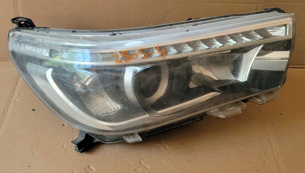 Frontscheinwerfer Toyota Hilux VIII 81140-0K730 Rechts Scheinwerfer Headlight SCH3284210770br