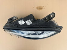 Laden Sie das Bild in den Galerie-Viewer, Frontscheinwerfer Mercedes-Benz Gla A1569062300 Full LED Rechts oder Links SCH4227092567mz