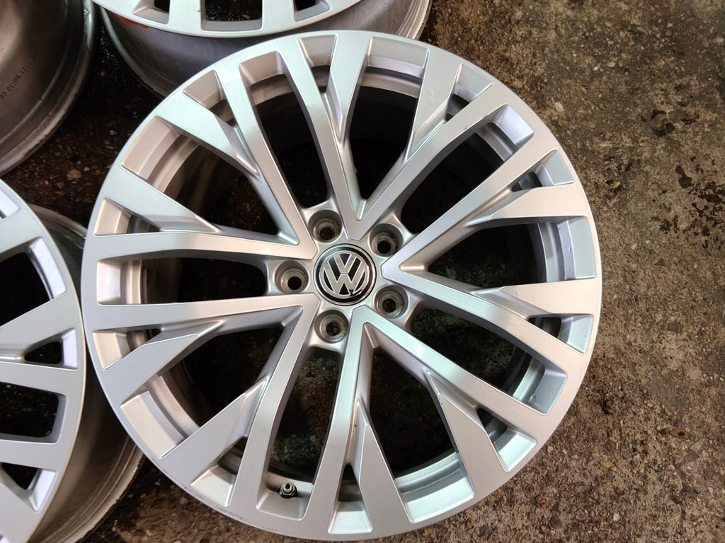 4x Alufelge 18 Zoll 8.0" 5x112 25ET Glanz Silber 760601025H VW Touareg Rim Wheel FEL6057992857zg