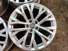 Laden Sie das Bild in den Galerie-Viewer, 4x Alufelge 18 Zoll 8.0" 5x112 25ET Glanz Silber 760601025H VW Touareg Rim Wheel FEL6057992857zg