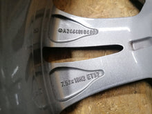 Laden Sie das Bild in den Galerie-Viewer, 1x Alufelge 18 Zoll 7.5&quot; 5x112 52ET A2464010400 Mercedes-Benz W246 Rim Wheel