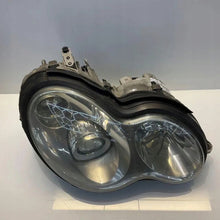 Laden Sie das Bild in den Galerie-Viewer, Frontscheinwerfer Mercedes-Benz 2038203861 Rechts Scheinwerfer Headlight SCH1032319796ud