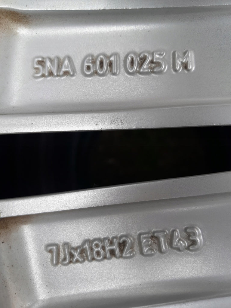 1x Alufelge 18 Zoll 7.0" 5x112 43ET Glanz Silber 5NA601025M VW Tiguan Rim Wheel FEL4406792607hs