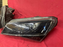 Laden Sie das Bild in den Galerie-Viewer, Frontscheinwerfer Skoda Superb III 3V1941016B 3V1941015B LED Rechts oder Links