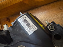 Laden Sie das Bild in den Galerie-Viewer, Frontscheinwerfer Toyota Auris 81110-02E40 Xenon Rechts Scheinwerfer Headlight