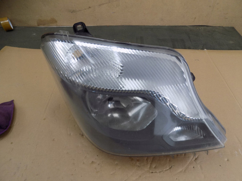 Frontscheinwerfer Mercedes-Benz Sprinter A9068202461 9068202461 Rechts Headlight