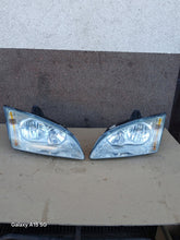 Laden Sie das Bild in den Galerie-Viewer, Frontscheinwerfer Ford Focus I Ein Satz Scheinwerfer Headlight SCH3428619046uv